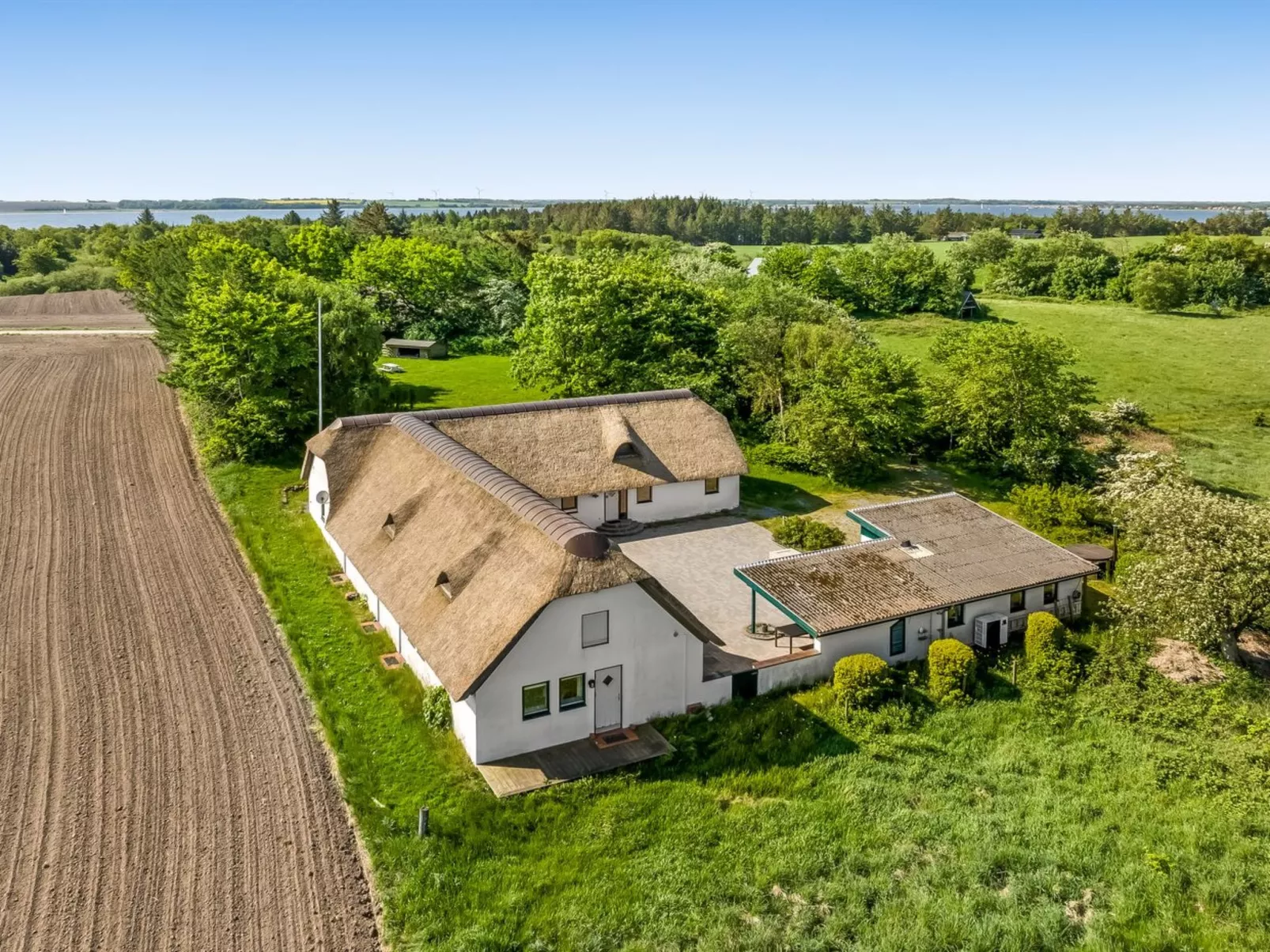 "Annli" - 800m to the fjord-Outside