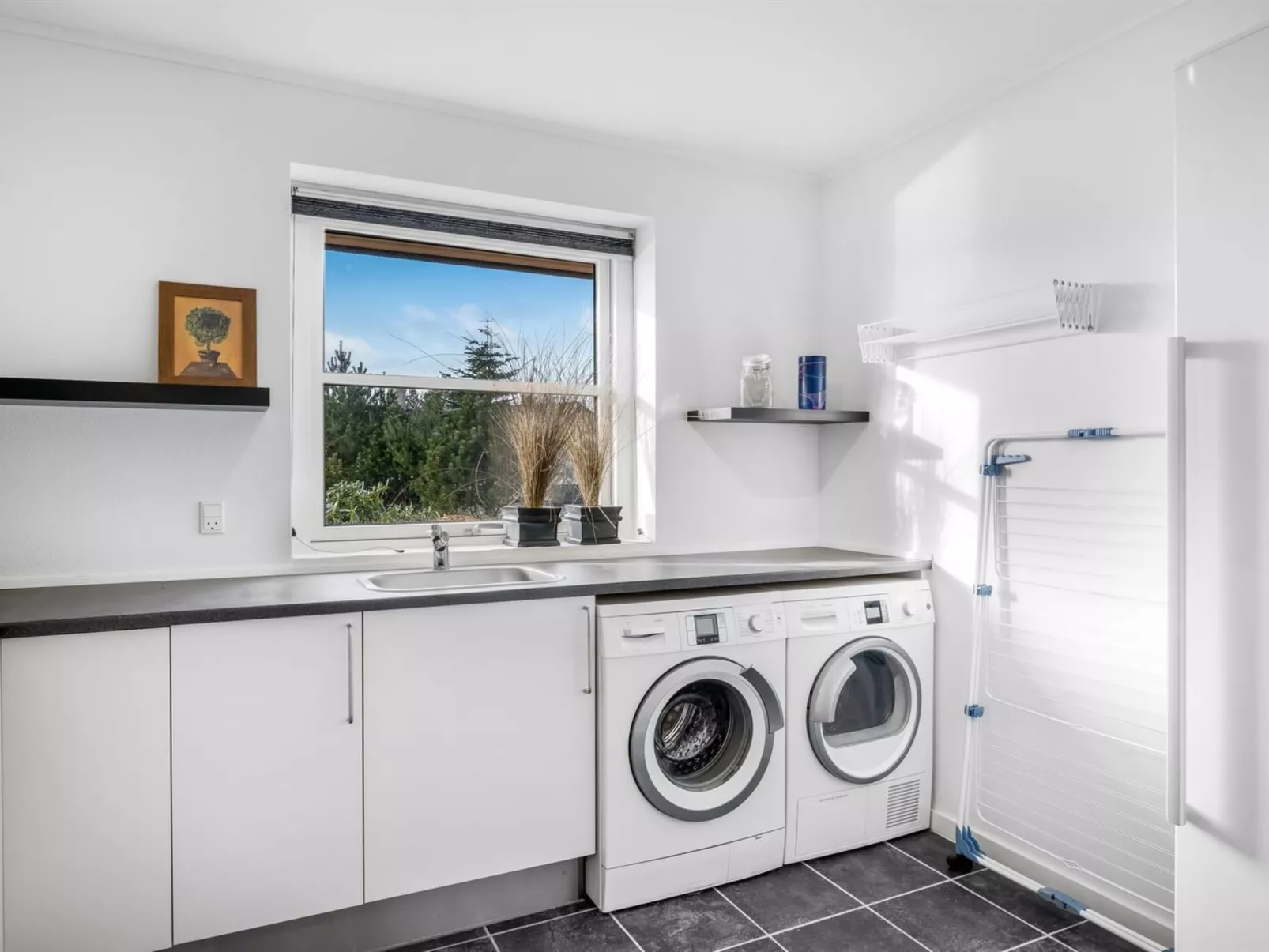 "Elsi" - 1.3km from the sea-Inside