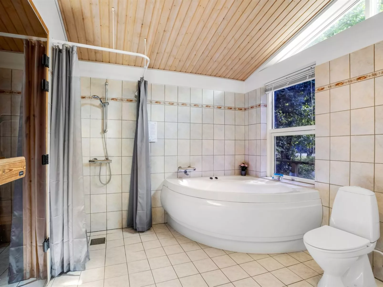 "Gravers" - 100m from the sea-Inside