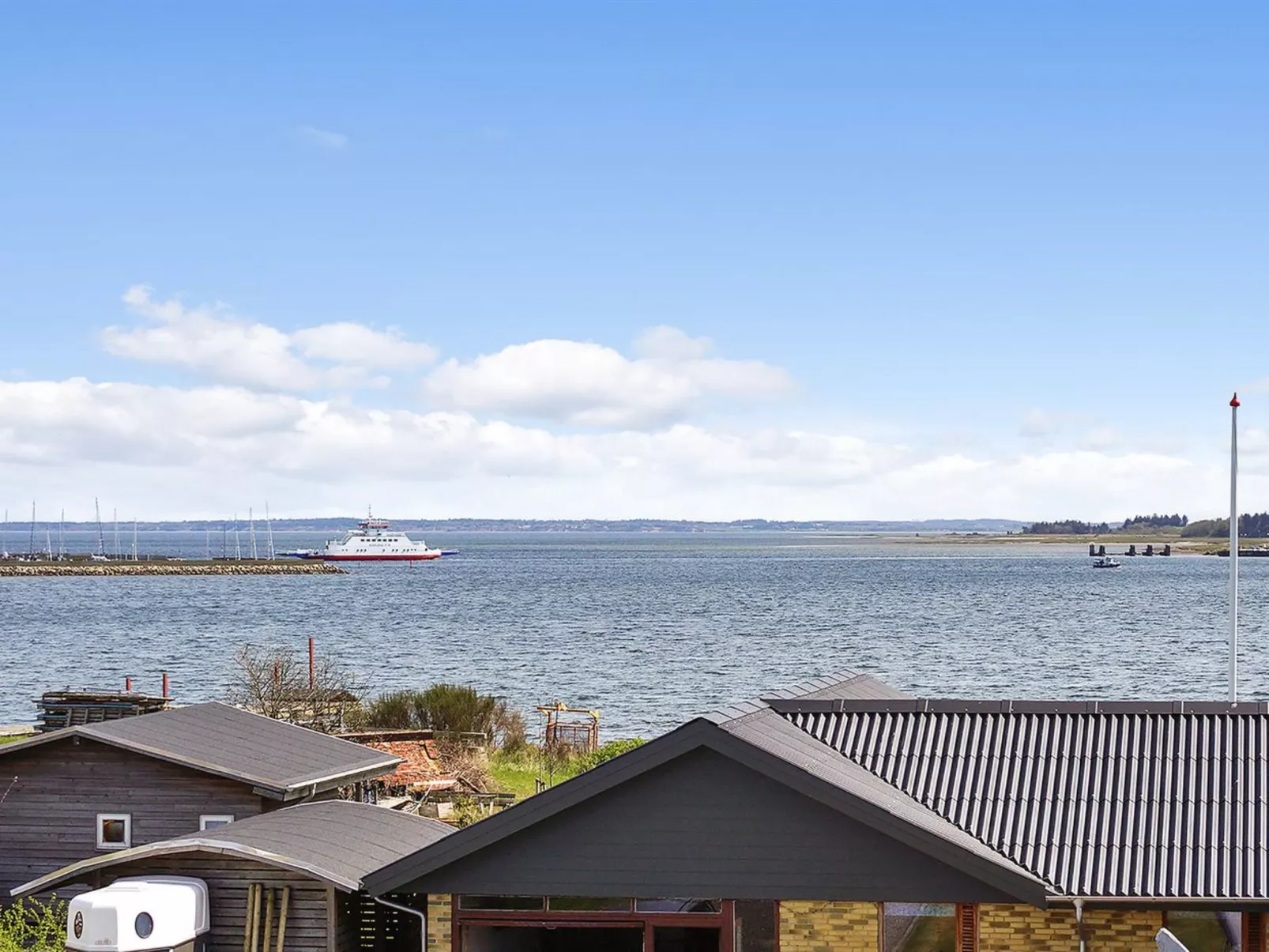 "Mirja" - 50m to the fjord-Draußen