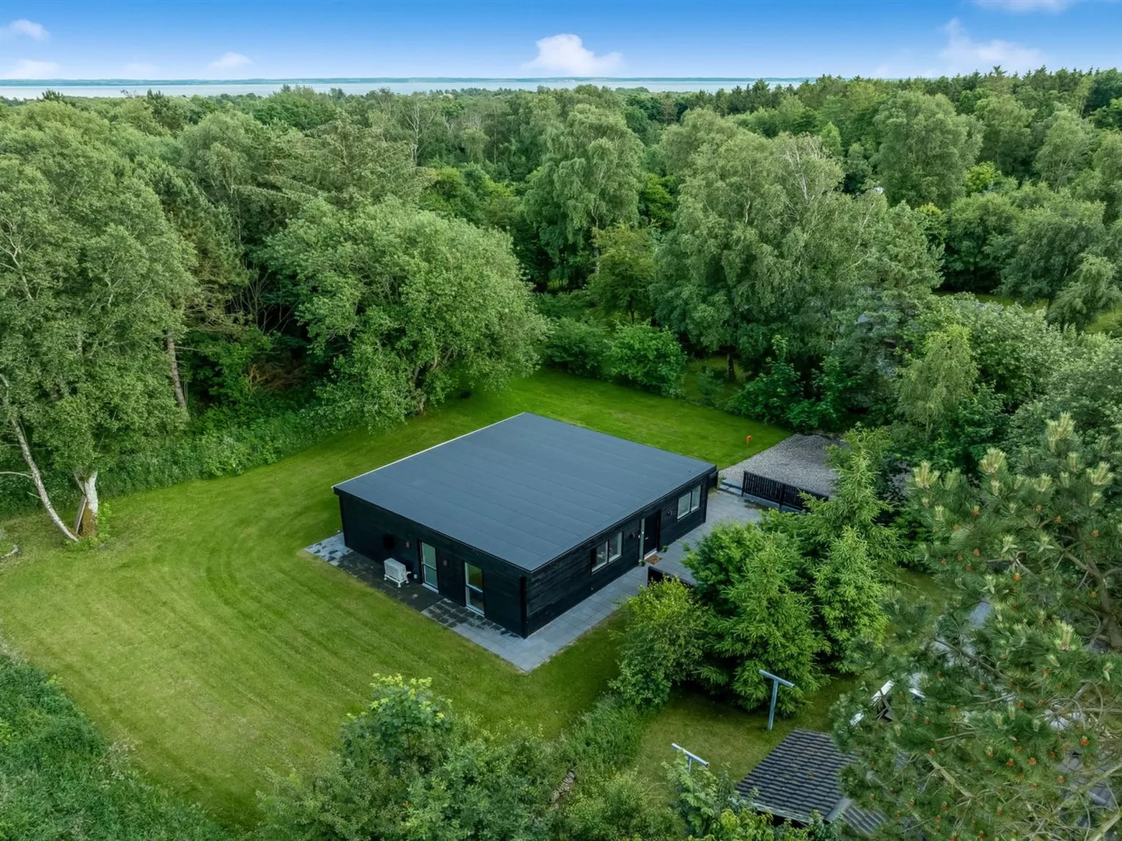 "Scalli" - 1.5km to the fjord-Outside