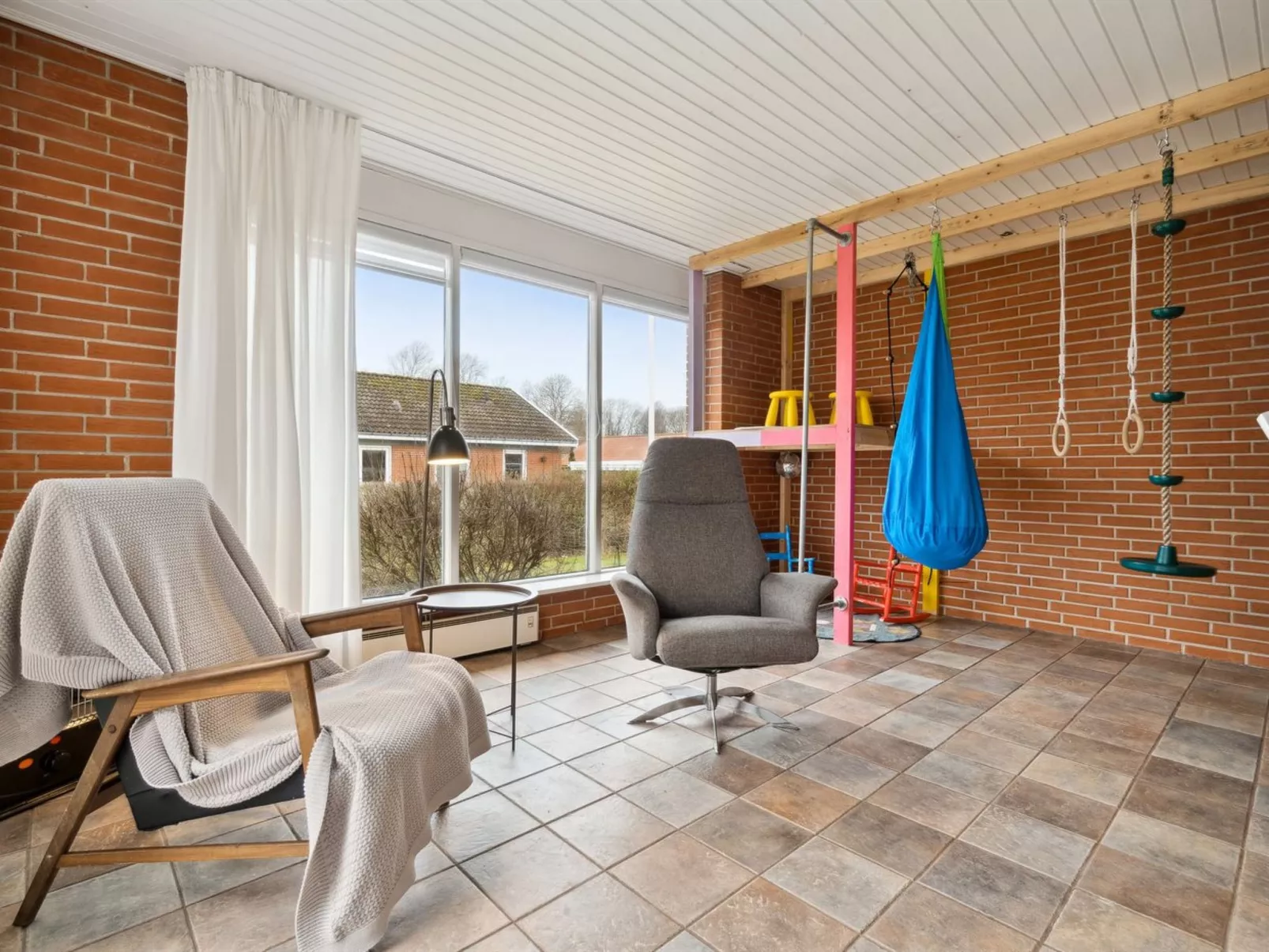 "Yrjö" - 1km from the sea-Inside