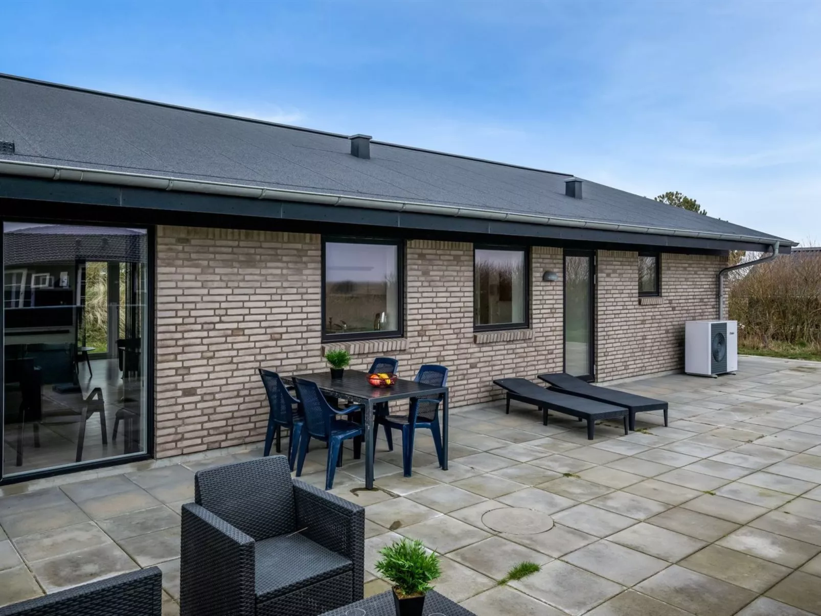 "Dorrit" - 1.2km from the sea-Draußen