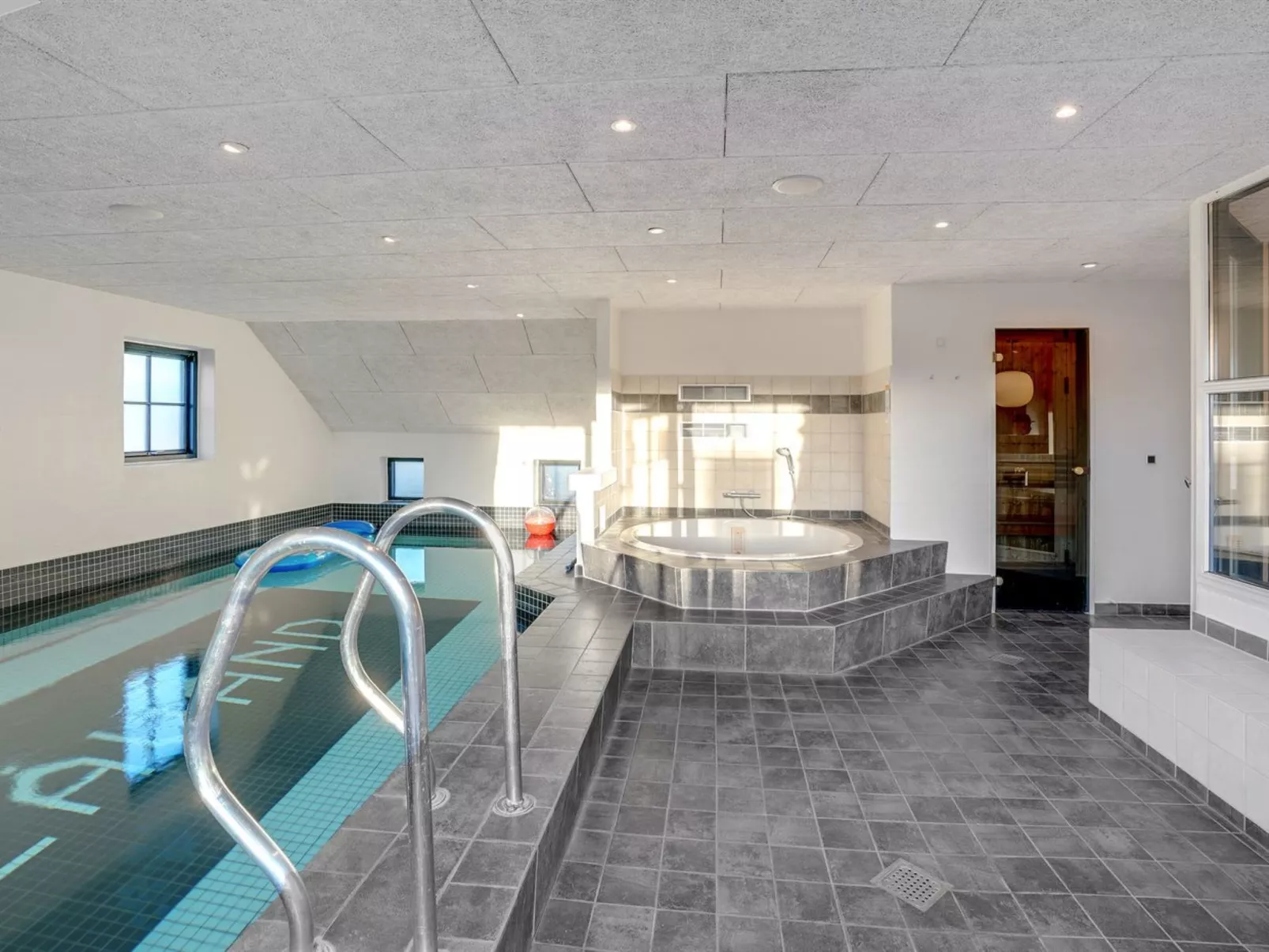 "Oskari" - 1.3km from the sea-Inside