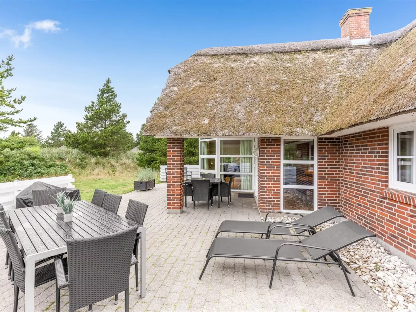 "Ronna" - 2.2km from the sea-Outside