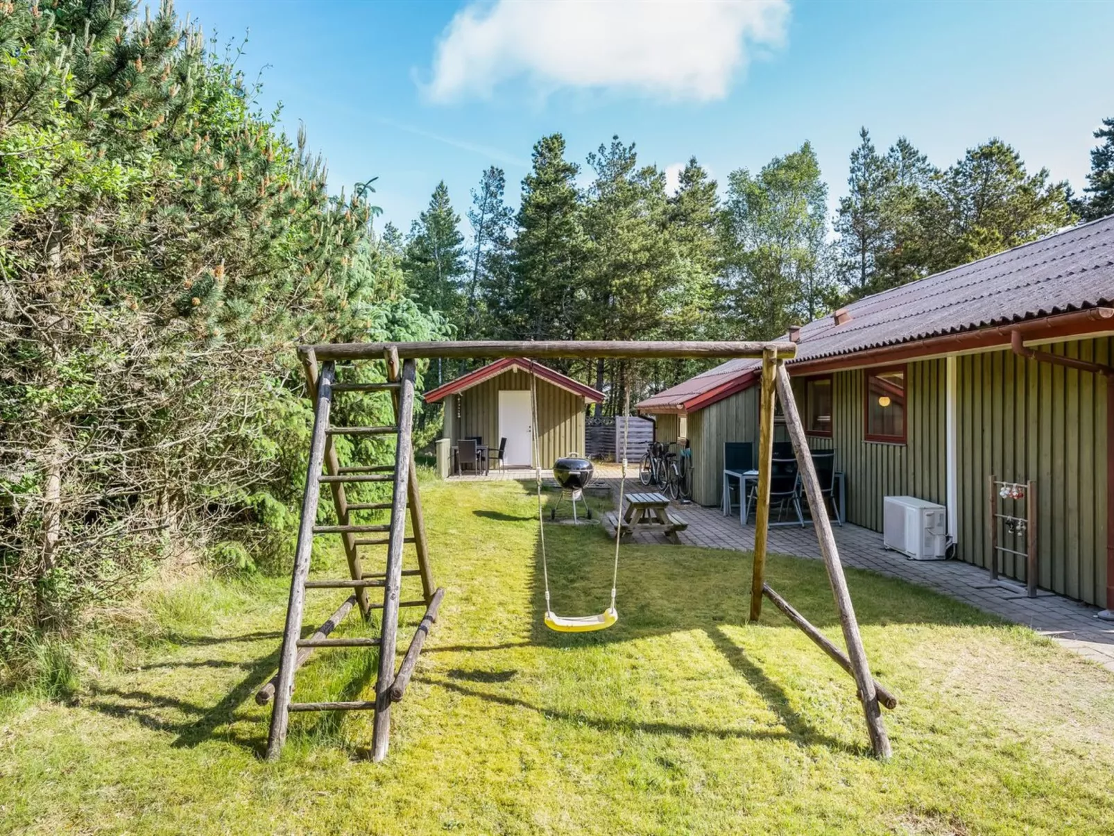 "Yngvy" - 1.3km from the sea-Outside