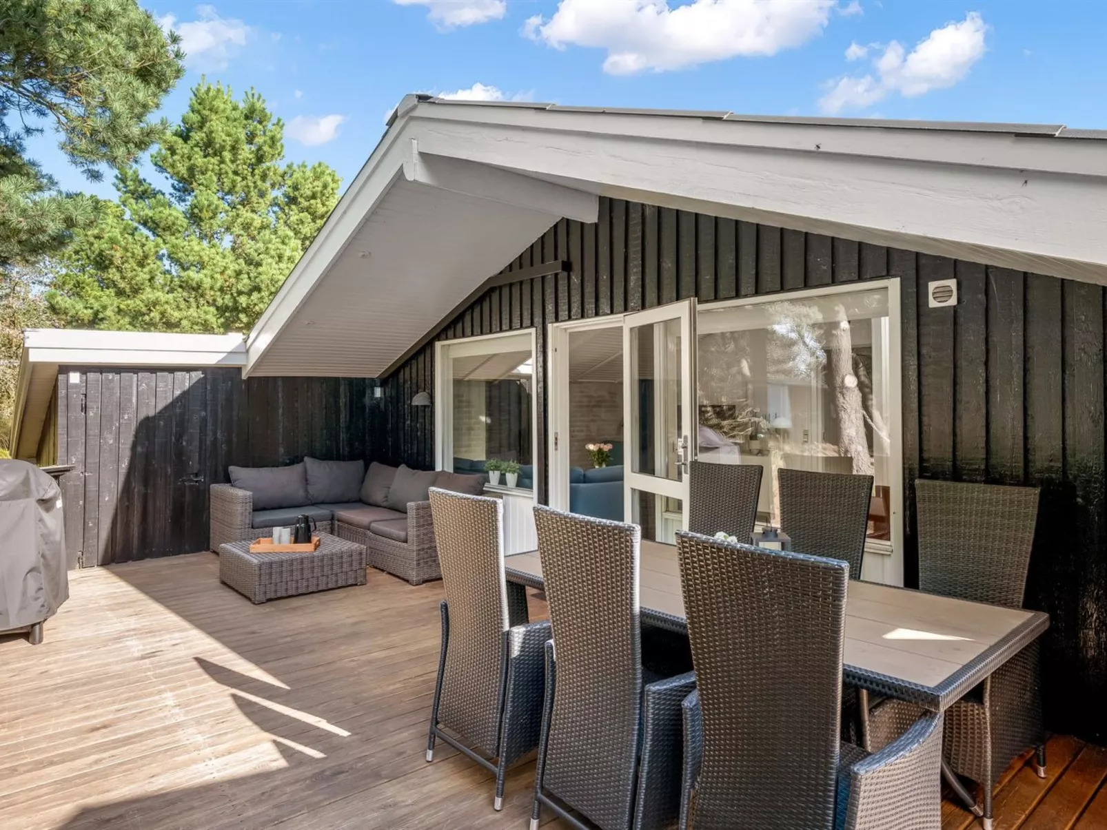 "Eirik" - 2.5km from the sea-Outside