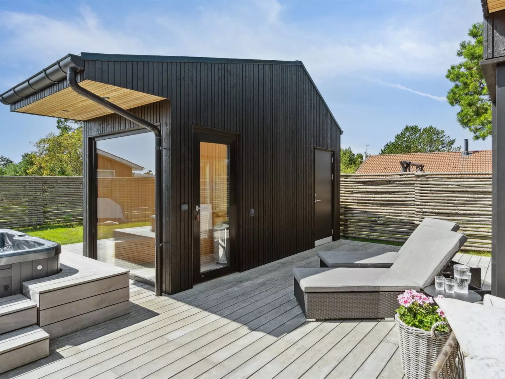 "Toyah" - 400m from the sea-Inside