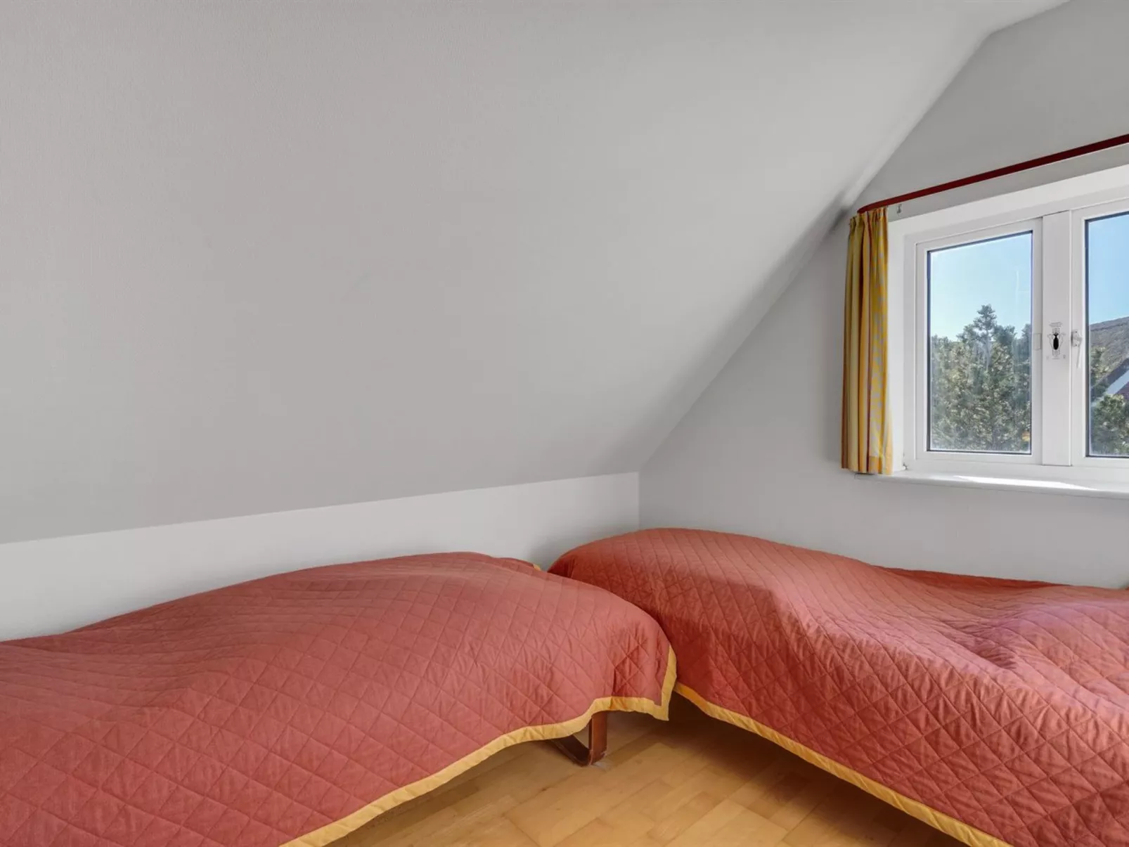 "Oneida" - 800m from the sea-Inside