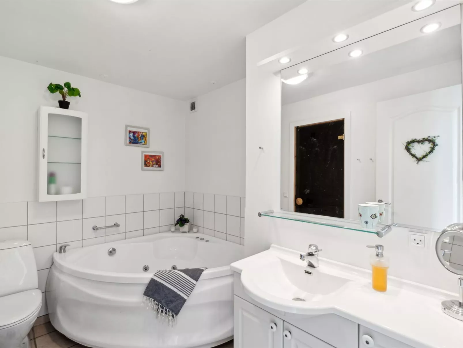 "Isbiorn" - 300m from the sea-Inside