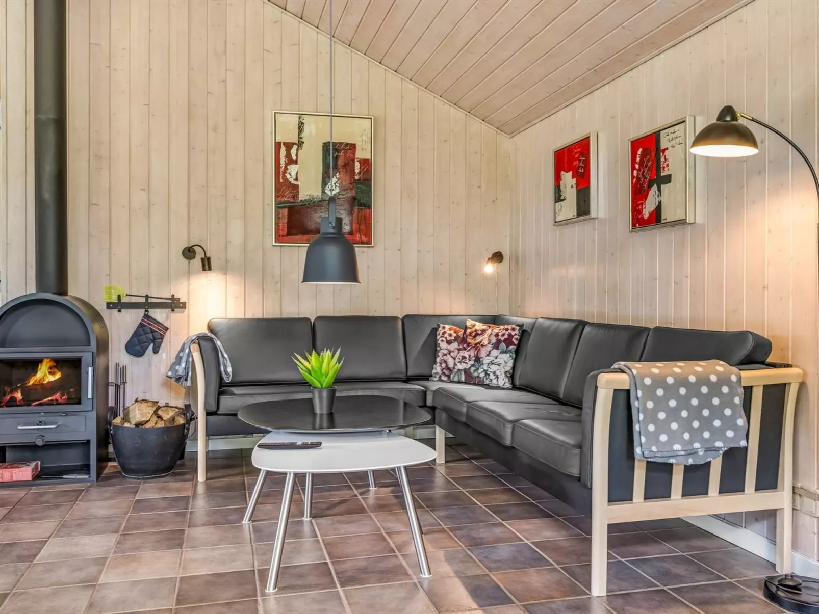 "Jette" - 30km from the sea-Inside