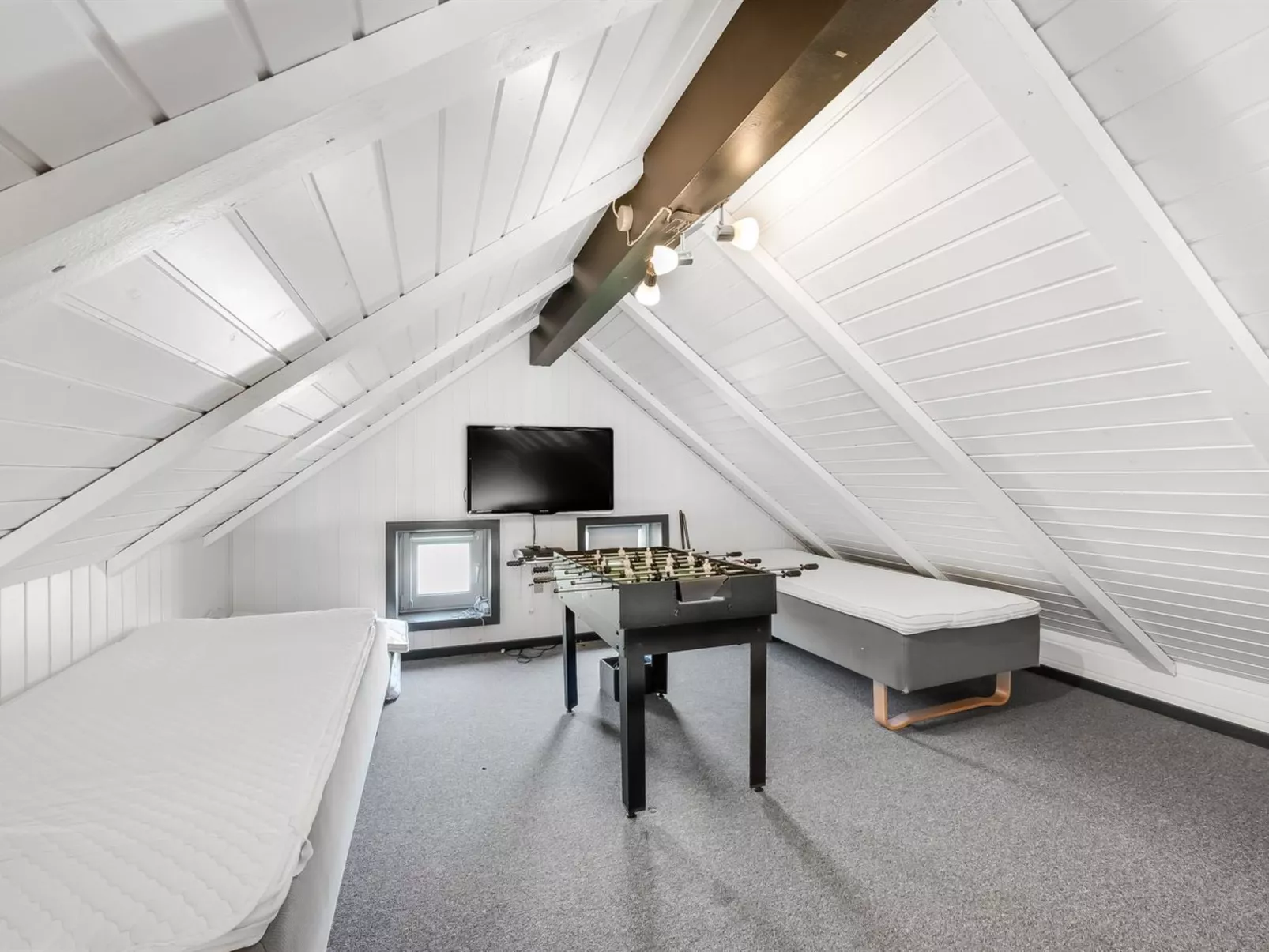 "Aage" - 1.7km from the sea-Drinnen