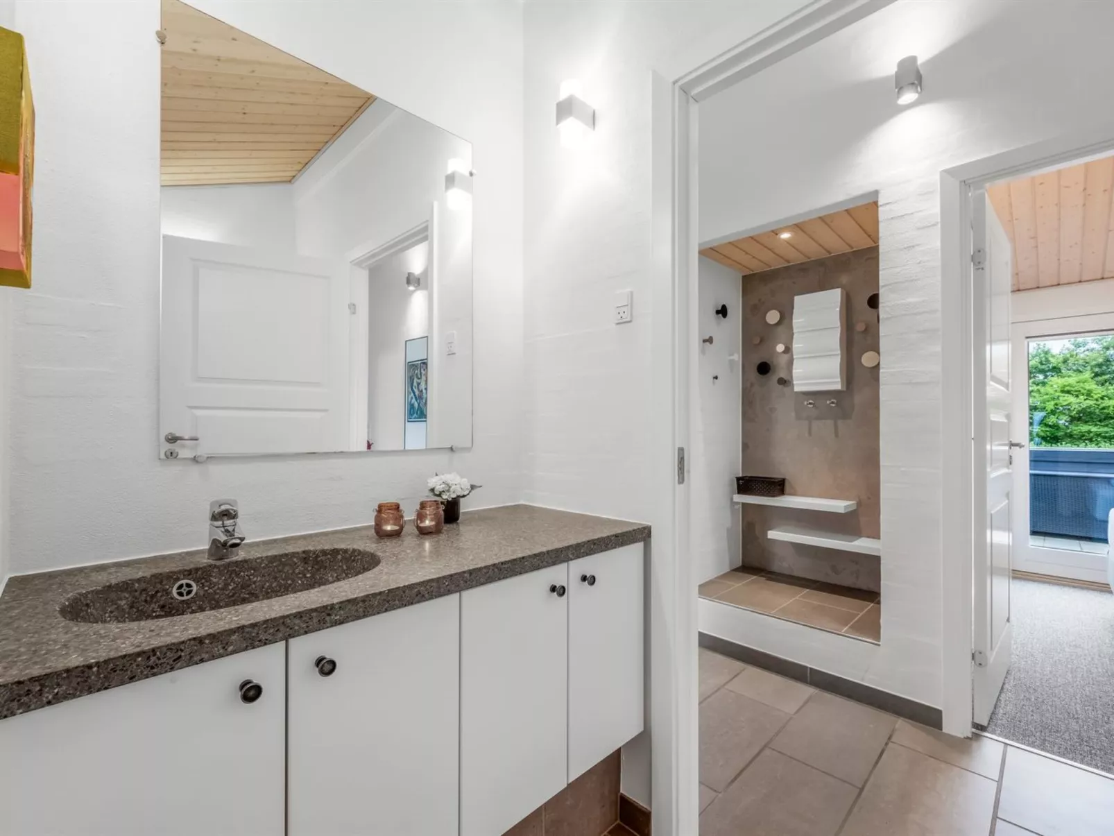 "Noreen" - 1.4km to the fjord-Dedans