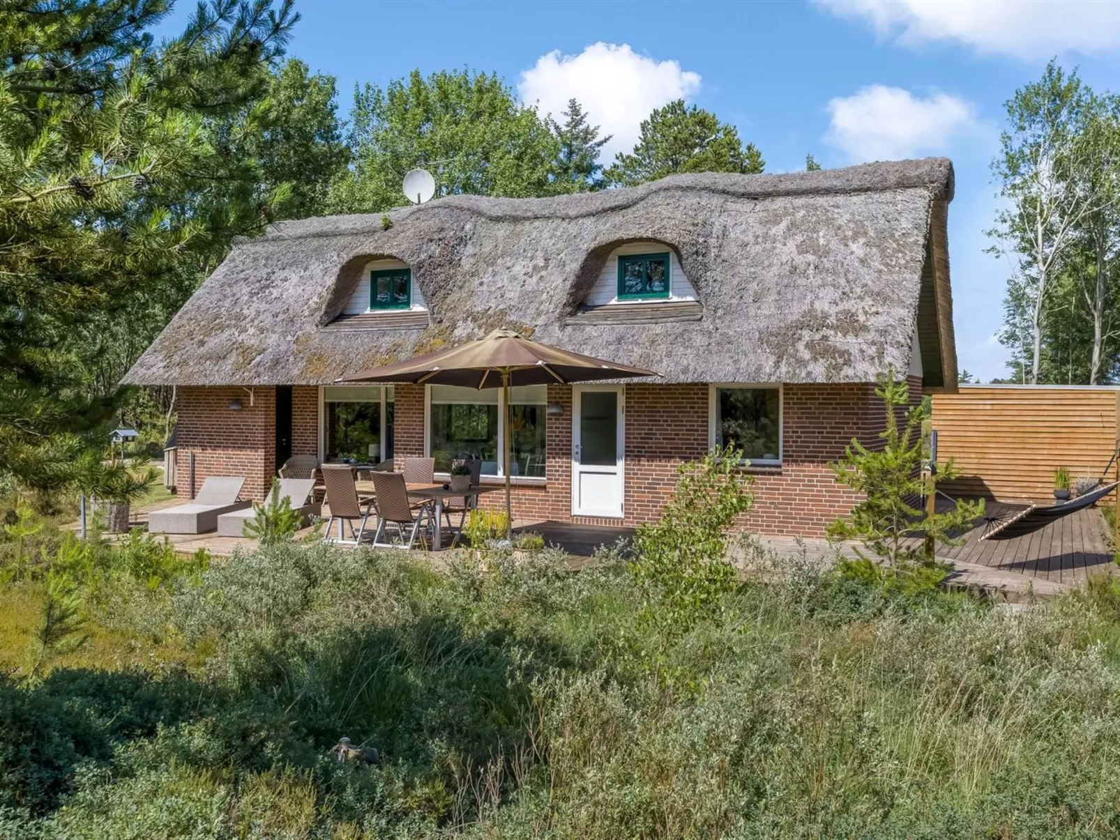 "Kersta" - 3.3km from the sea-Outside