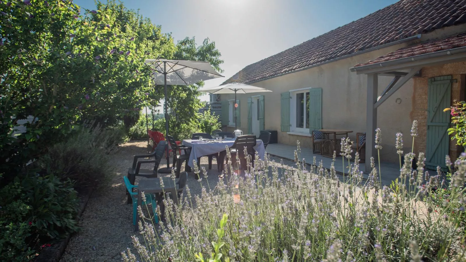 Chez Hélene-Exterior summer