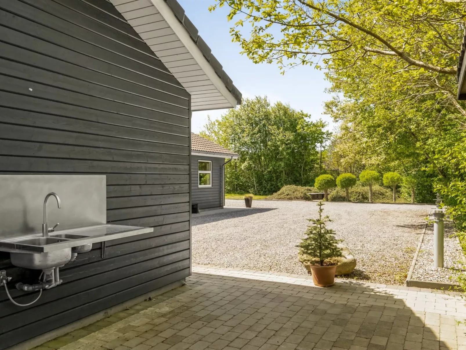 "Ahto" - 600m to the fjord-Outside