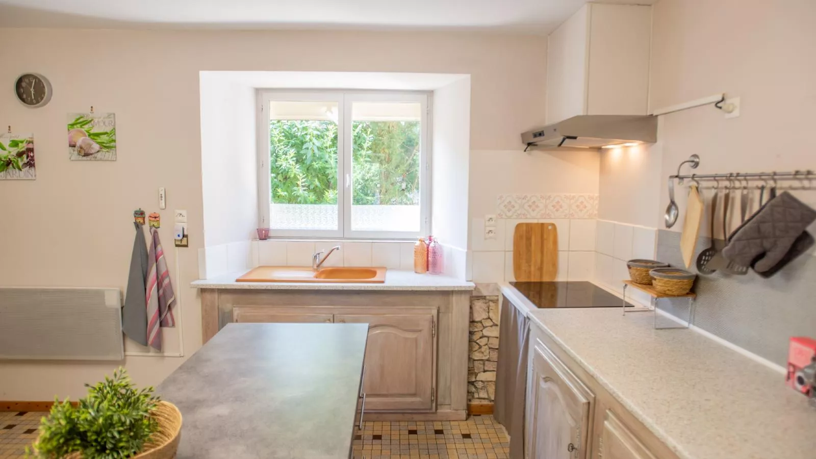 Chez Hélene-Kitchen