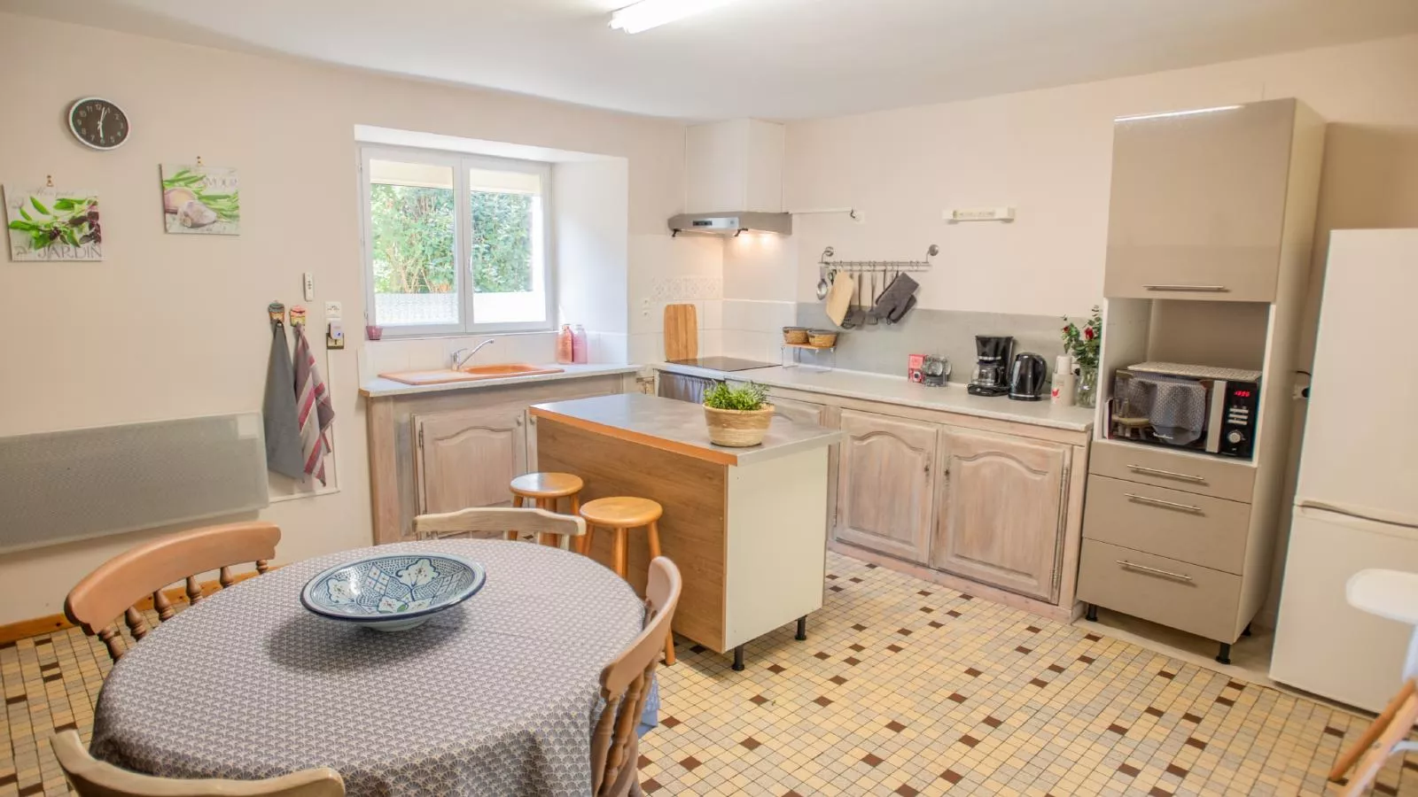 Chez Hélene-Kitchen