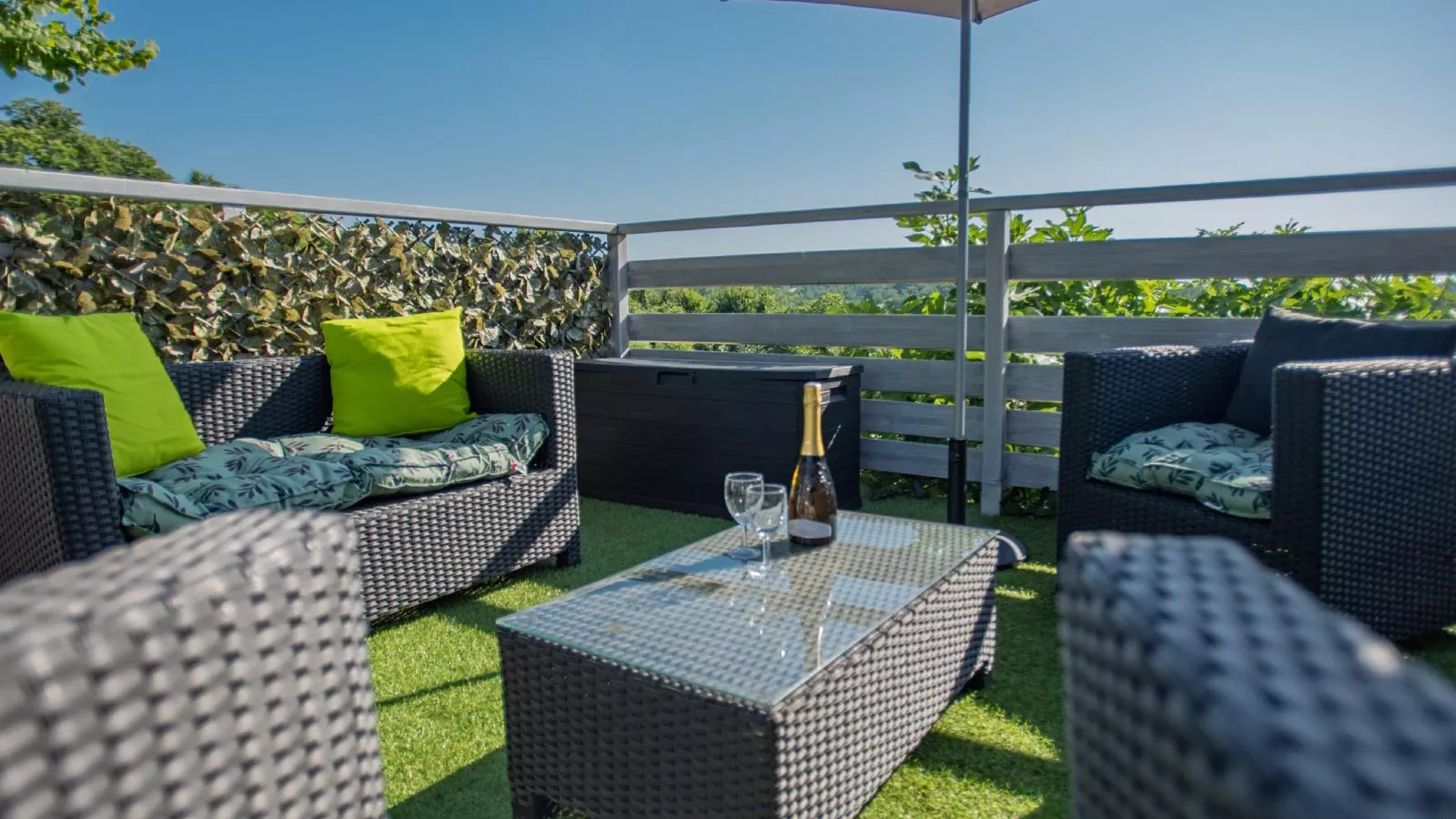 Chez Hélene-Terrace balcony