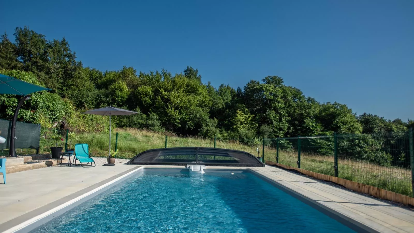 Chez Hélene-Pool