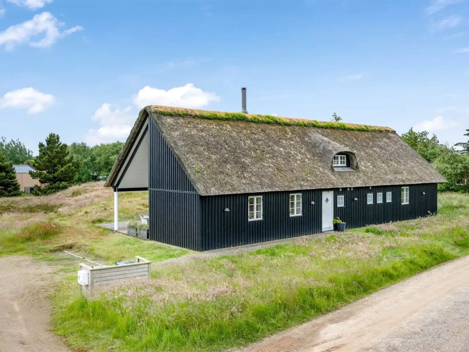 "Helmi" - 1.5km from the sea-Outside