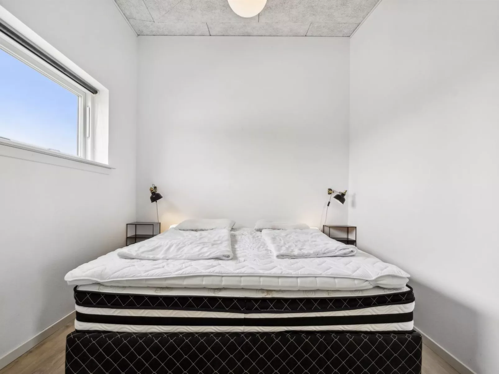 "Ingebrit" - 1.4km from the sea-Drinnen