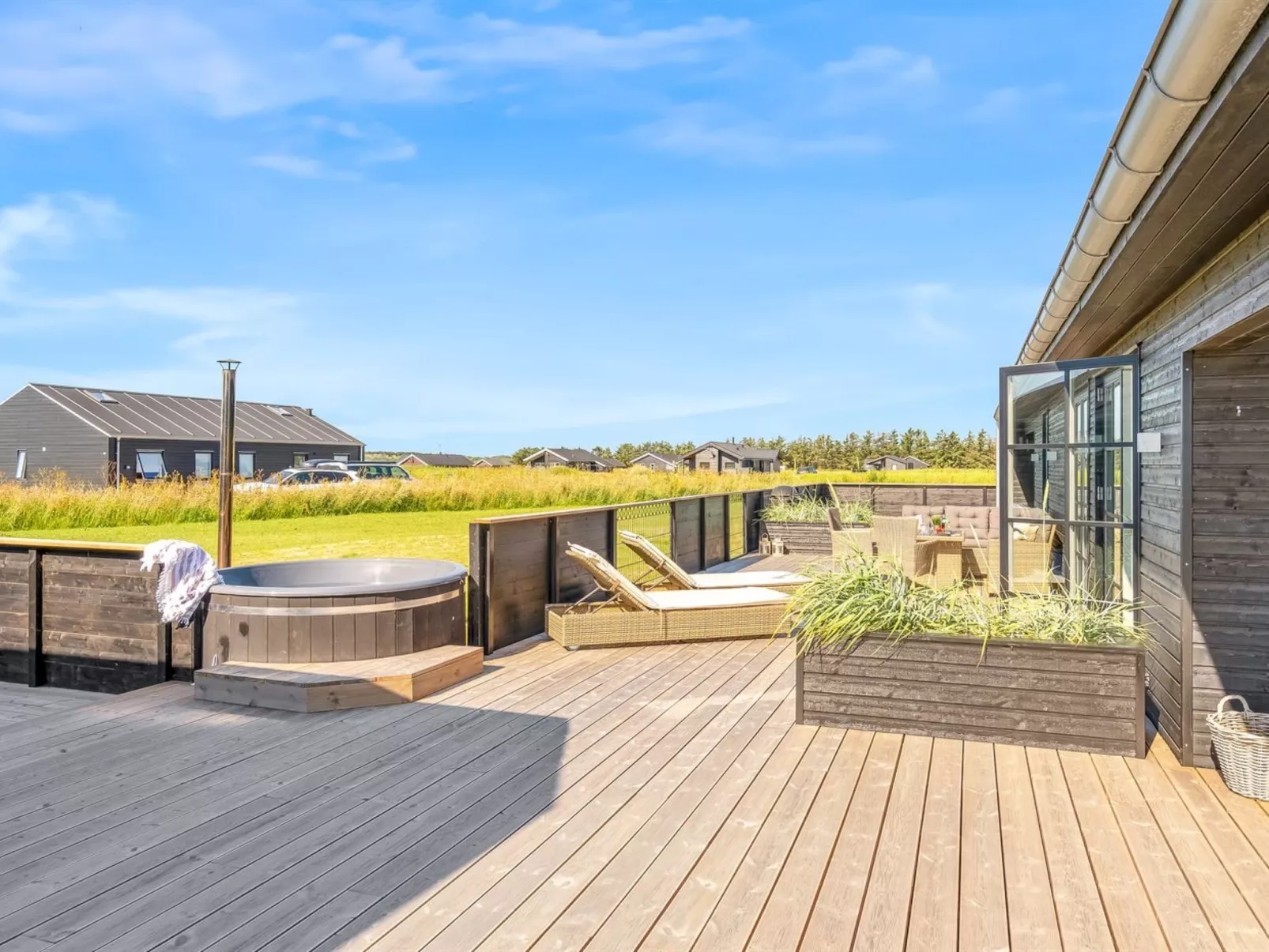 "Inola" - 1km from the sea-Outside