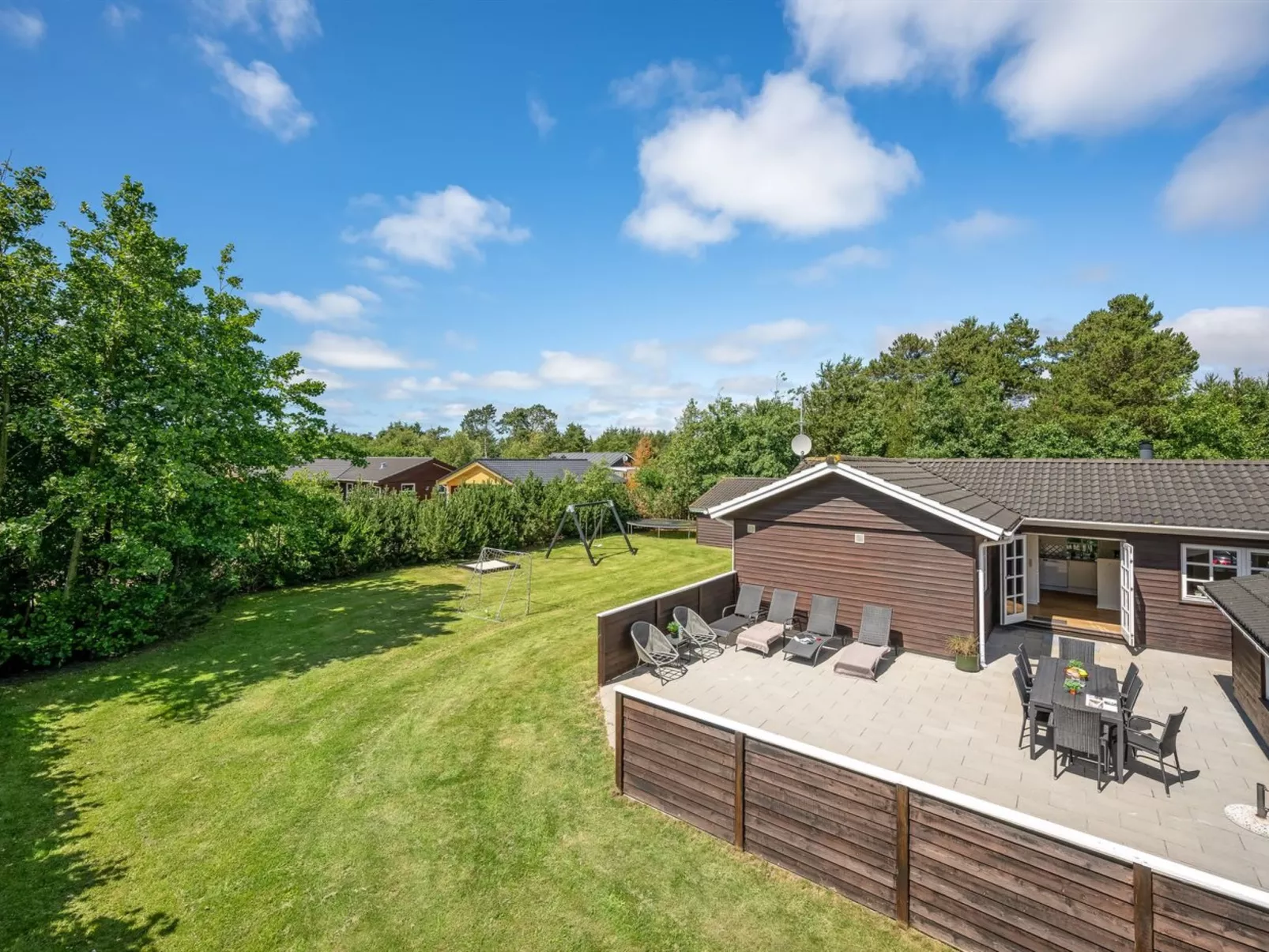 "Holga" - 400m from the sea-Outside