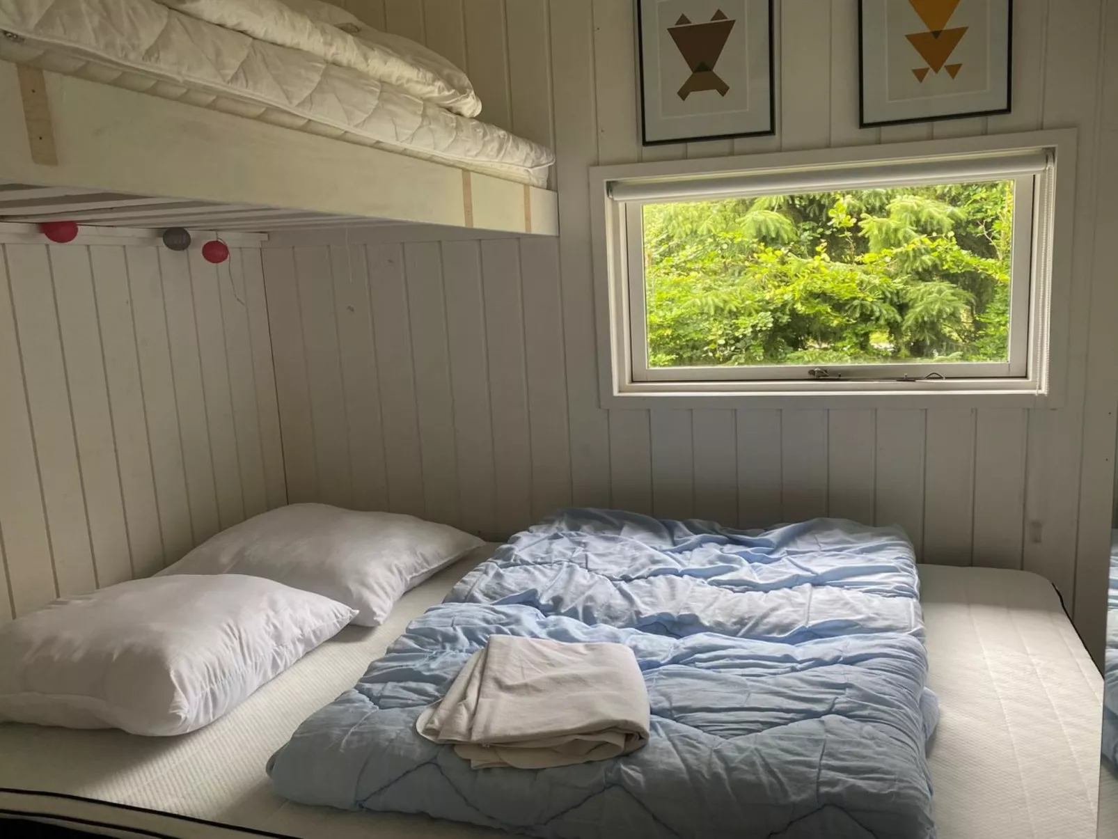 "Elnur" -  from the sea-Drinnen