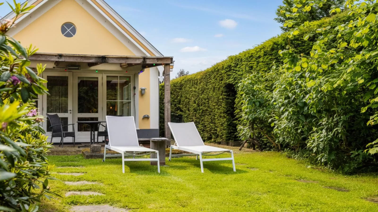 Wellnesshuisje Kalheupink-Exterior in summer