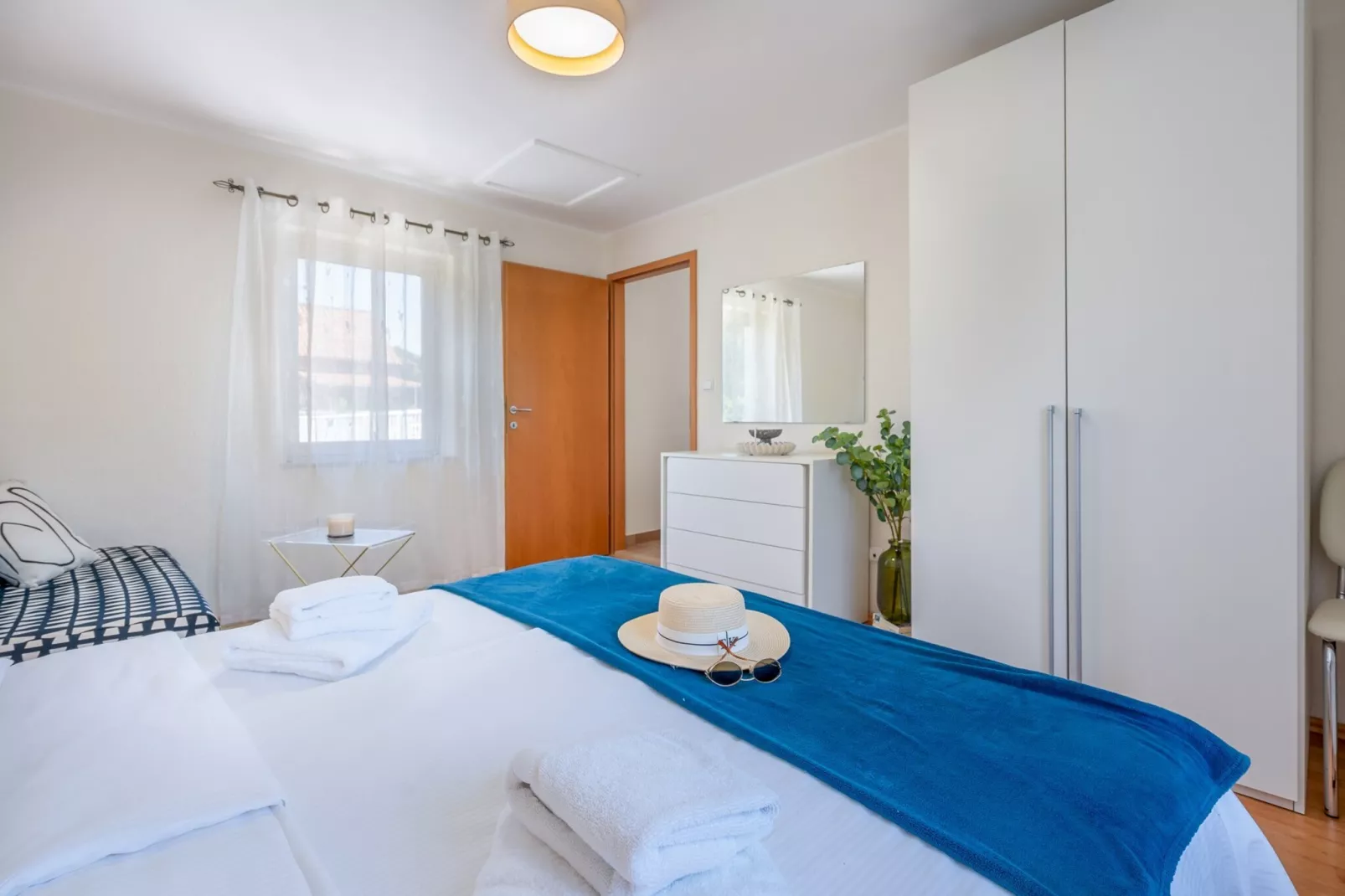 Apartments Lotea - Two-Bedroom Apartment with Terrace and Sea View-Chambre