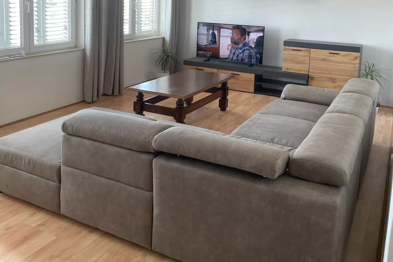 Apartments Magdales - Comfort Three Bedroom Apartment with Balcony A2-Living room