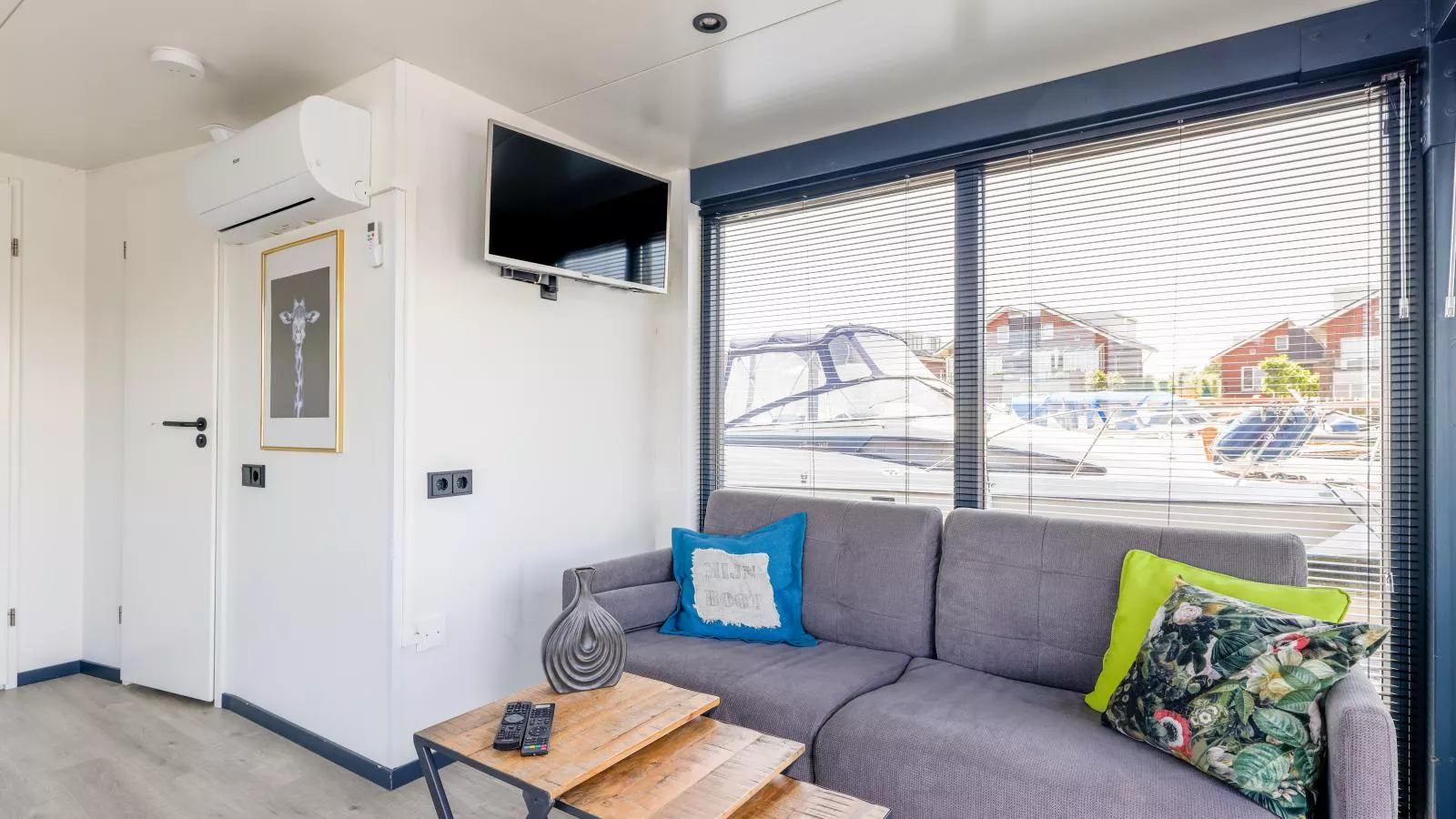 Tiny houseboat Parel I - airco-Living room