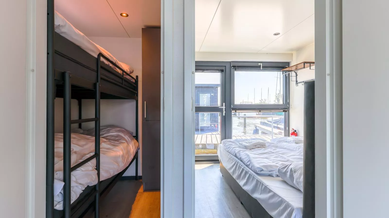 Tiny houseboat Parel I - airco-Bedroom
