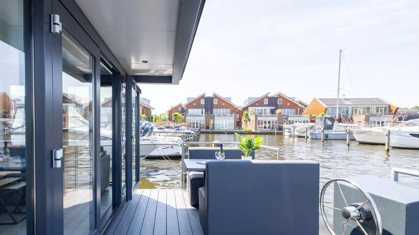 Tiny houseboat Parel I - airco-Terrace balcony