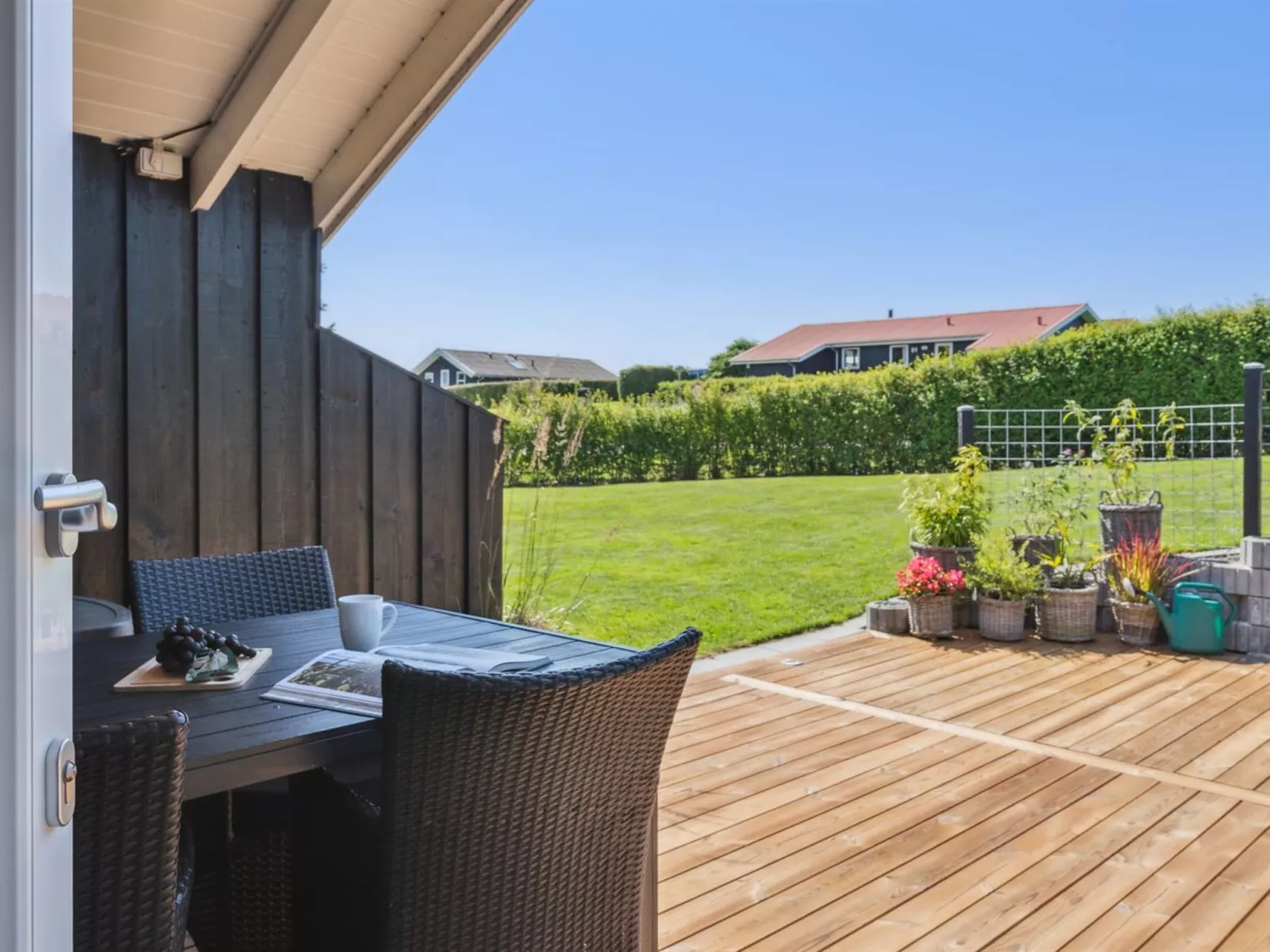 "Enida" - 350m to the fjord-Outside