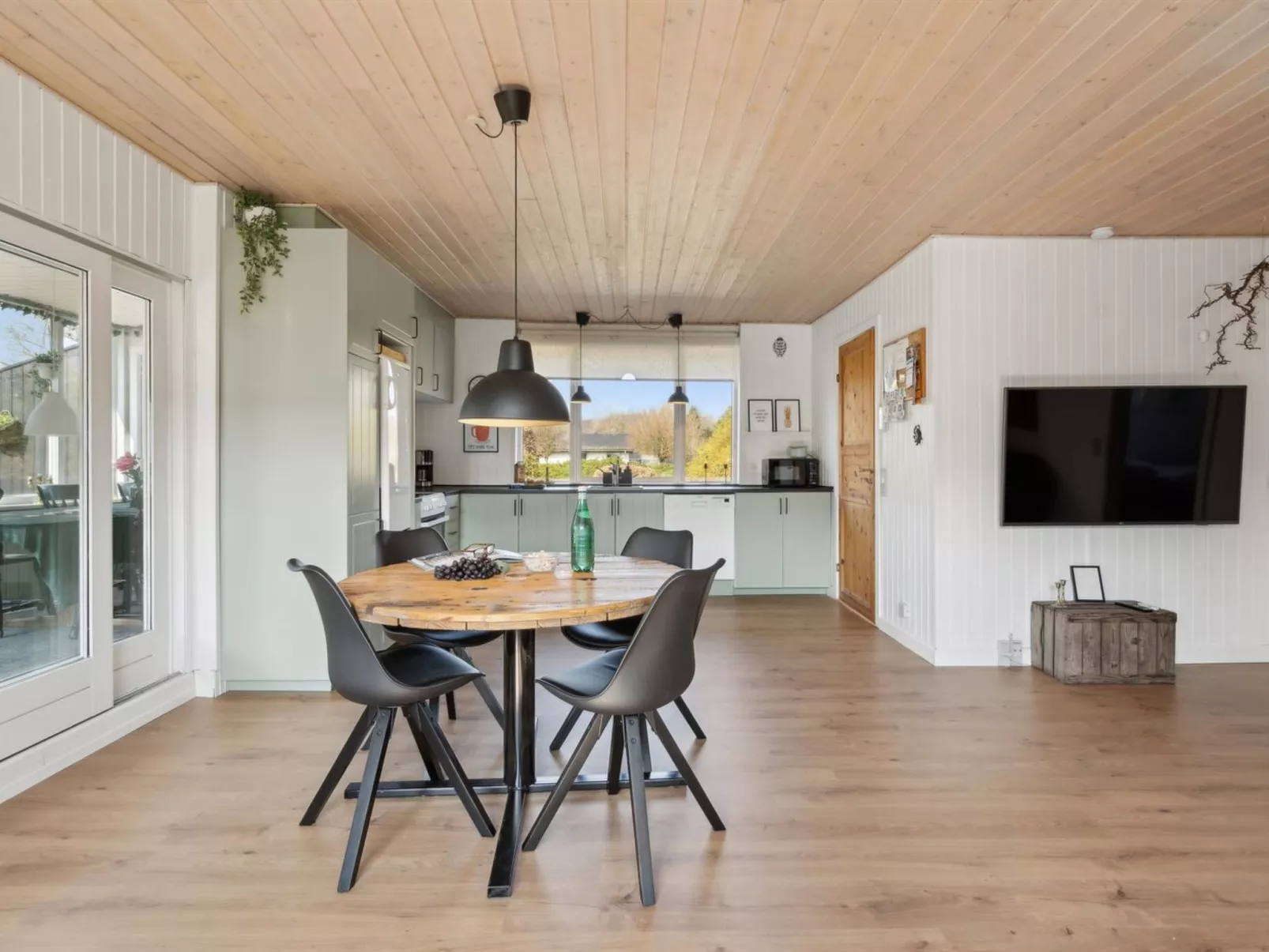 "Vemund" - 500m from the sea-Inside