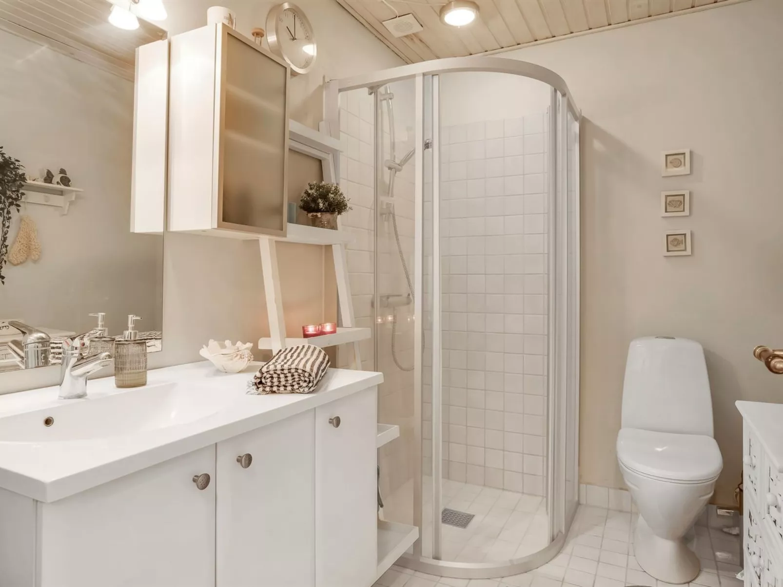 "Maelle" - 150m from the sea-Inside