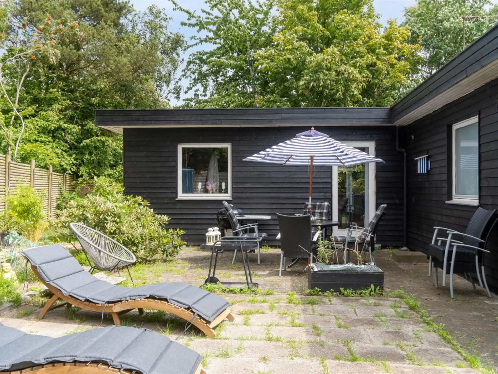 "Mark" - 1.2km from the sea-Outside