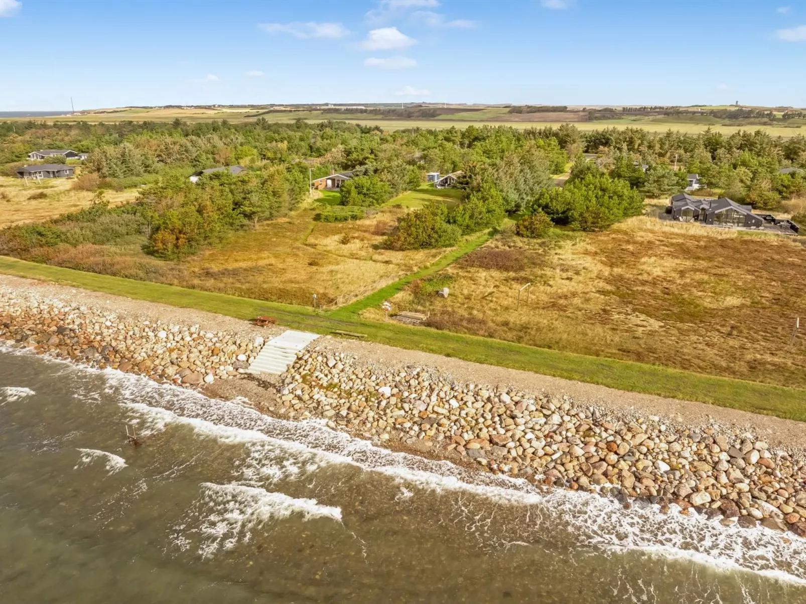 "Skrollan" - 200m to the fjord-Outside