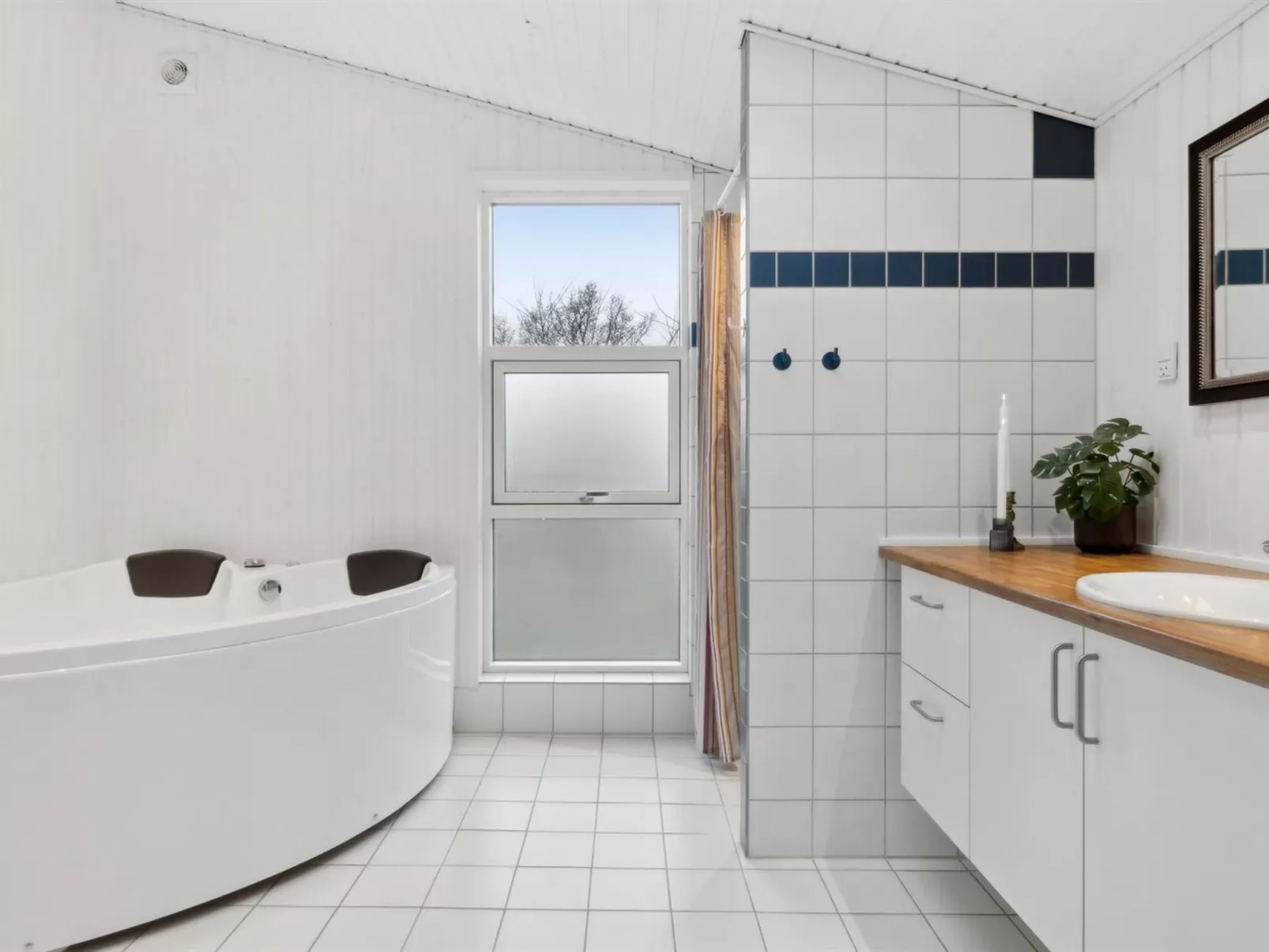 "Rik" - 2km from the sea-Inside