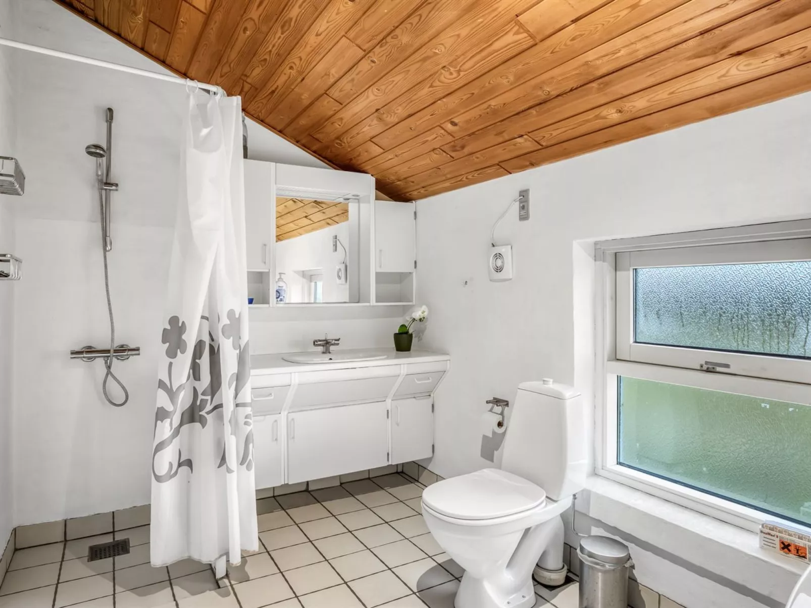 "Annemone" - 600m from the sea-Inside