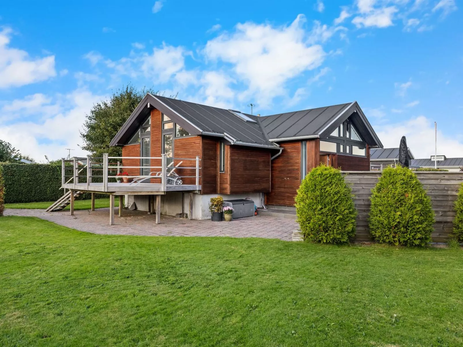 "Berner" - 40m from the sea-Draußen