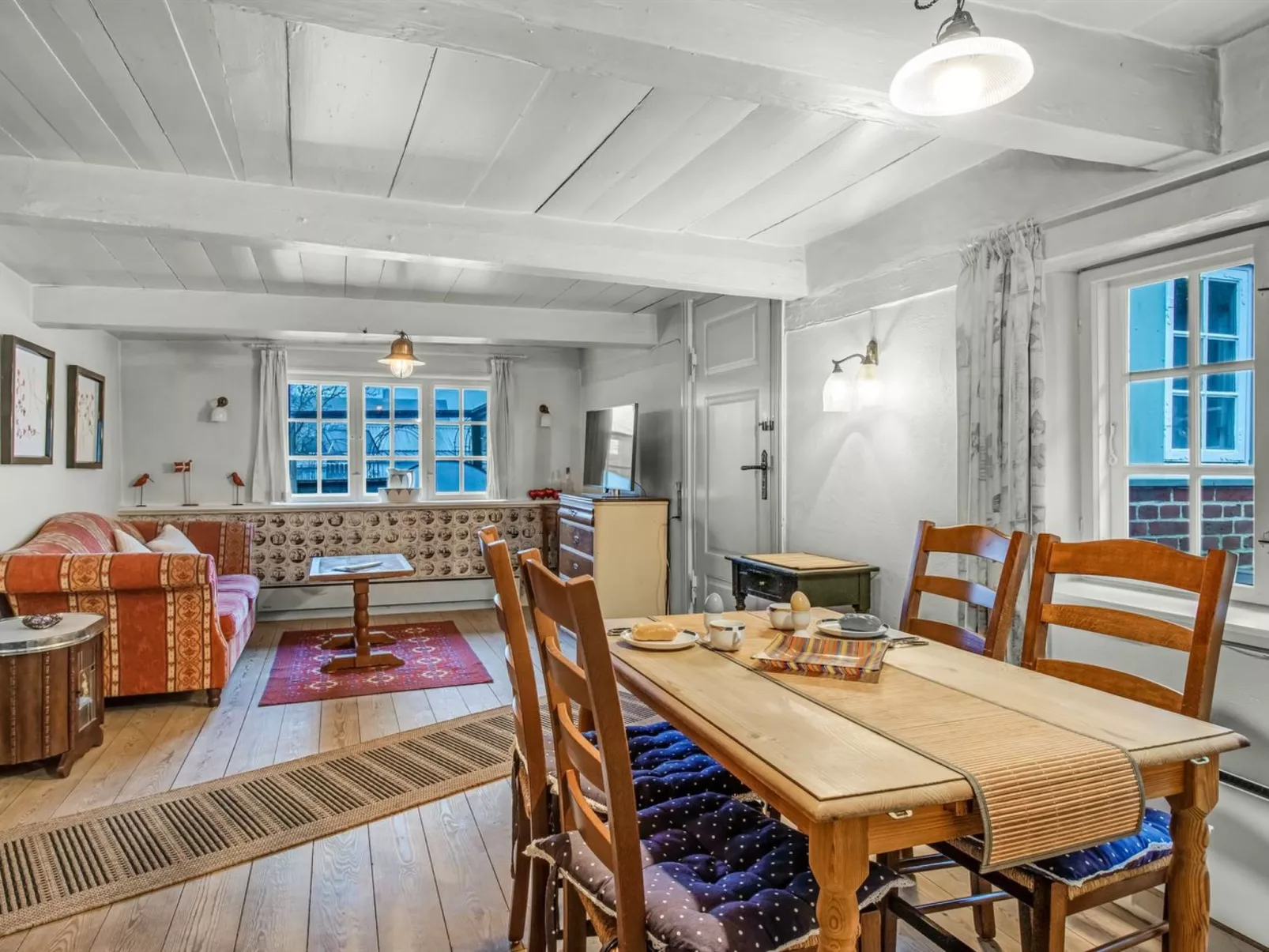 "Deik" - 25km from the sea-Drinnen