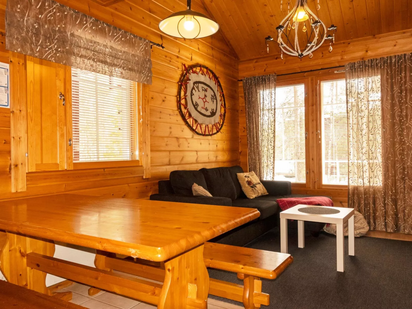 Hirvas levi 3-Inside