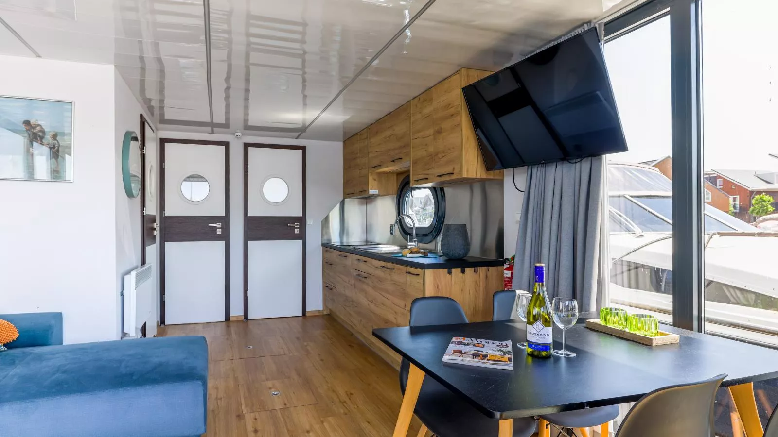 Tiny Houseboat De Woudaap - I-Living room