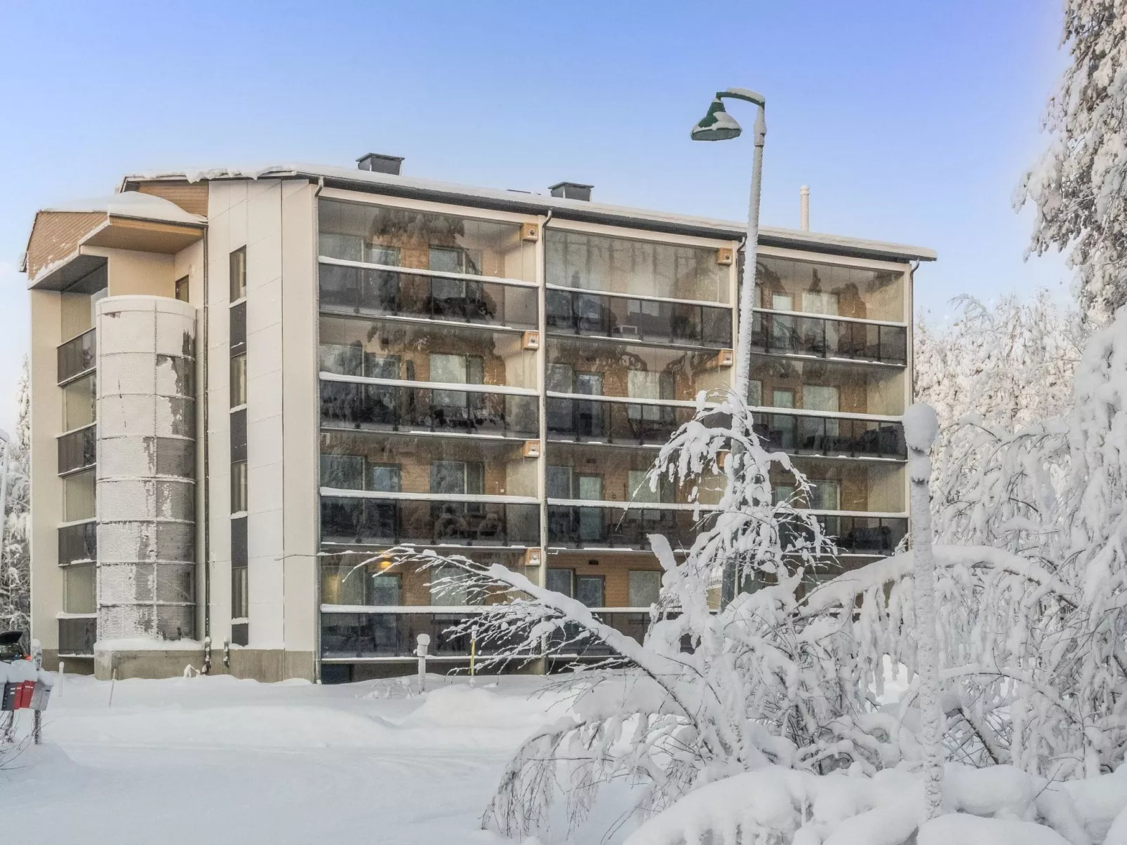 Tievan aurinkorinne dina-Dedans