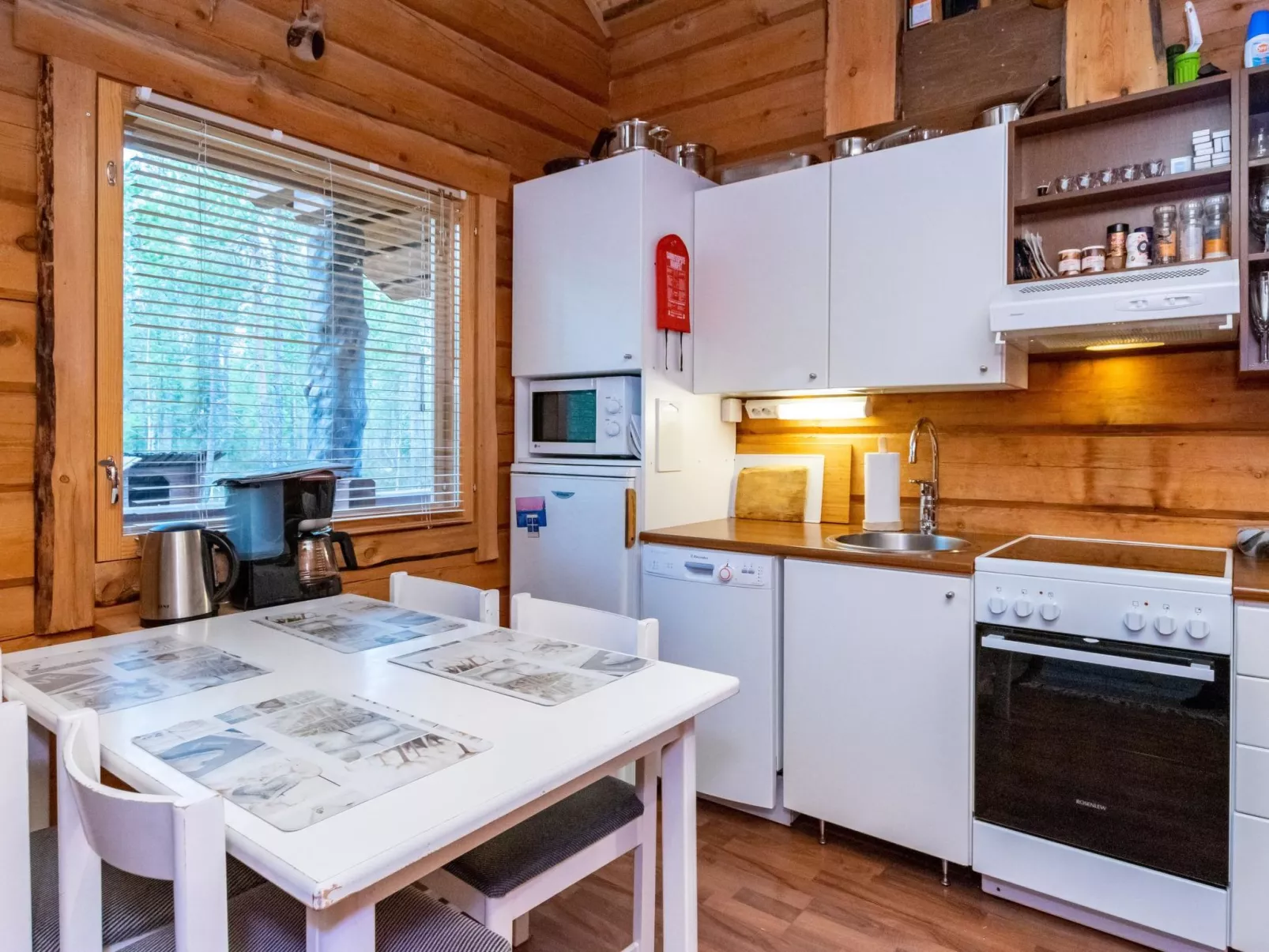 Pyhäpaikka 2-Dedans