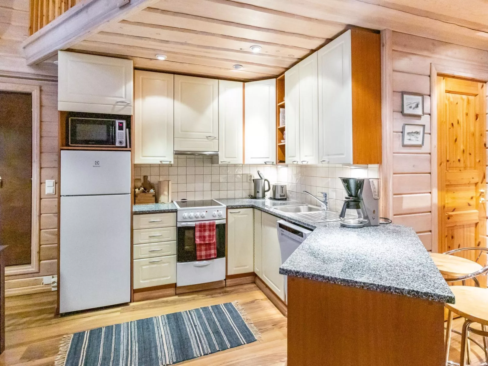 Pyhänkarhu 1-Drinnen