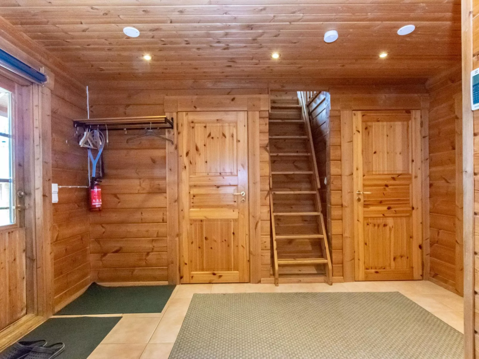 Ressipysäkki 2-Inside